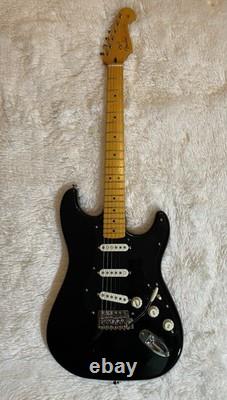 Guitare réplique de la Stratocaster noire de David Gilmour sur mesure