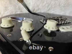 Guitare réplique de la Stratocaster noire de David Gilmour sur mesure