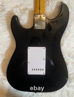 Guitare réplique de la Stratocaster noire de David Gilmour sur mesure