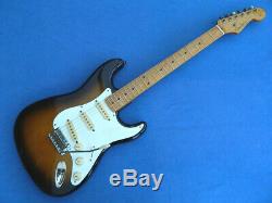 Import 1986-1987 Fender Japon St-54 Stratocaster Sunburst & Nouveau Hard Case Mij