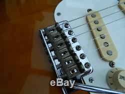 Import 1986-1987 Fender Japon St-54 Stratocaster Sunburst & Nouveau Hard Case Mij