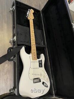 Joueur De Fender Stratocaster Guitare Électrique Polar White MIM Maple Fretboard