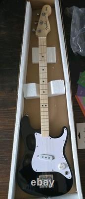 Loog Guitars Fender X Loog Stratocaster 3 cordes Noire avec support, sangle, accordeur