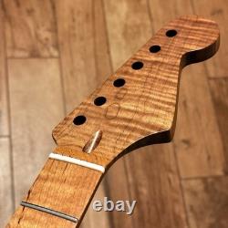 Manche Stratocaster en érable ondé torréfié finition satinée, compatible avec un corps Warmoth/Fender 0SMF