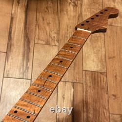 Manche Stratocaster en érable ondé torréfié finition satinée, compatible avec un corps Warmoth/Fender 0SMF