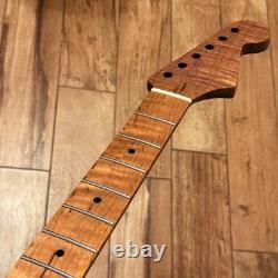 Manche Stratocaster en érable ondé torréfié finition satinée, compatible avec un corps Warmoth/Fender 0SMF