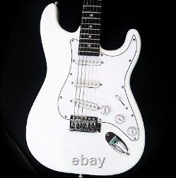 NOUVEAU DANS LA BOÎTE ? Guitare Électrique Style Fender Stratocaster + Étui Souple + Sangle