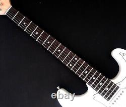 NOUVEAU DANS LA BOÎTE ? Guitare Électrique Style Fender Stratocaster + Étui Souple + Sangle