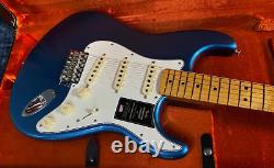 Nouveau ! Fender American Vintage II 1973 Stratocaster finition bleu lac Placid 7,9 livres
