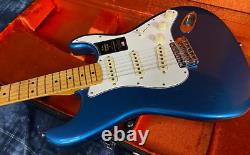 Nouveau ! Fender American Vintage II 1973 Stratocaster finition bleu lac Placid 7,9 livres