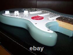Nouveau Kit Pour Débutants Fender Squier Bullet Ht Stratocaster