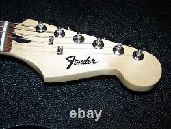 Nouveau Kit Pour Débutants Fender Squier Bullet Ht Stratocaster