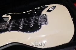 Nouvelle Fender Japan Stratocaster Aerodyne Strat HSS VHW Blanc GT271 230511