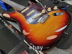 Nouvelle, boîte ouverte, Fender 70e anniversaire American Pro II Stratocaster Comet Burst