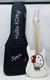 Nouvelle Guitare &eacute;lectrique Squier X Hello Kitty Stratocaster Blanche Avec Housse De Transport Gratuite Sh
