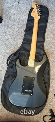 Pack de démarrage de guitare électrique Squier par Fender Stratocaster avec ampli Frontman 15G