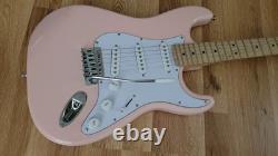 Partscaster Stratocaster SSS 2026 Flamant rose