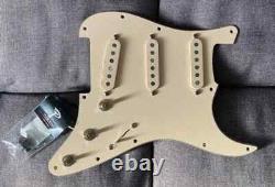 Pickguard chargé de Fender Stratocaster avec les micros Bonneville de Dylan talks tone