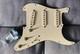 Pickguard Chargé De Fender Stratocaster Avec Les Micros Bonneville De Dylan Talks Tone