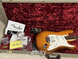 RARE 2012 Fender Select Stratocaster État Neuf en Showroom Avec Étui Original & Accessoires