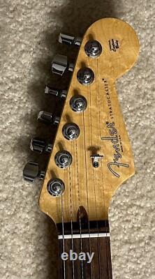 RARE 2012 Fender Select Stratocaster État Neuf en Showroom Avec Étui Original & Accessoires