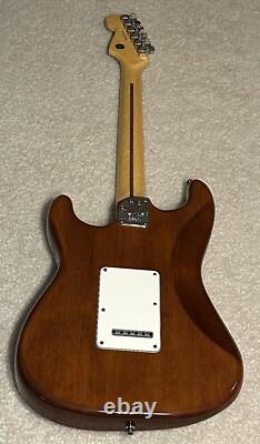 RARE 2012 Fender Select Stratocaster État Neuf en Showroom Avec Étui Original & Accessoires