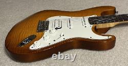 RARE 2012 Fender Select Stratocaster État Neuf en Showroom Avec Étui Original & Accessoires
