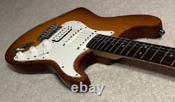 RARE 2012 Fender Select Stratocaster État Neuf en Showroom Avec Étui Original & Accessoires