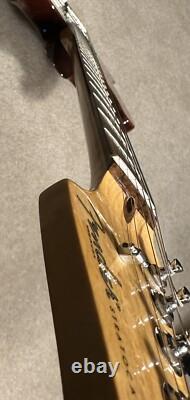 RARE 2012 Fender Select Stratocaster État Neuf en Showroom Avec Étui Original & Accessoires