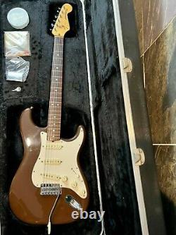 Rare Fender Dan Smith Stratocaster 1982 Nouvelle Configuration Sahara Toupe Ohsc (608)