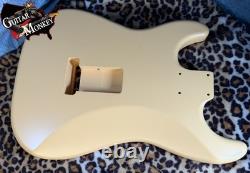Remplacement Strat américain en aulne avec blindage, 4,2 lb, fini satin nitro couleur sable dessert
