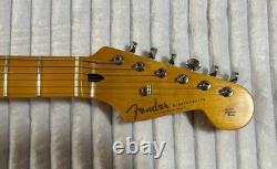 Réplique personnalisée de la Black Stratocaster de David Gilmour avec étui rigide