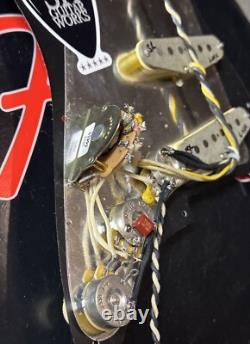 SH GuitarWorks pickguard chargé SSS pour Stratocaster Custom à micros bobinés à la main et câblage USA