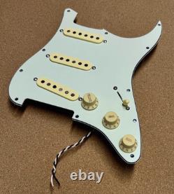 SHG5014 Pickguard Stratocaster moderne chaud sans bruit câblé, chargé, spécification USA, neuf