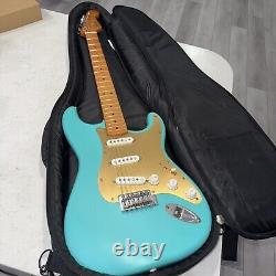 Squier 40ème anniversaire édition vintage Stratocaster satin mer, avec étui