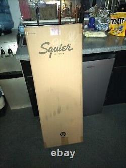 Squier Affinity Series Stratocaster Guitare Électrique 6 Cordes Surf Green