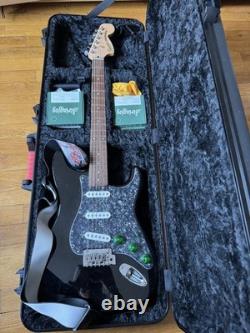 Squier Affinity Series Stratocaster Noir Perle avec étui Gator et accessoires