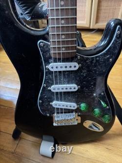 Squier Affinity Series Stratocaster Noir Perle avec étui Gator et accessoires