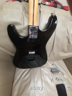 Squier Fender Stratocaster Standard Édition spéciale Noir chrome miroir HSS À LIRE