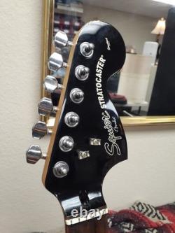 Squier Fender Stratocaster Standard édition spéciale noire et chrome miroir HSS À LIRE