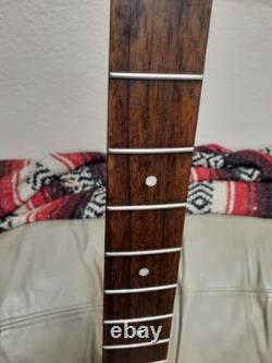 Squier Fender Stratocaster Standard édition spéciale noire et chrome miroir HSS À LIRE