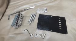 Squier Fender Stratocaster Standard édition spéciale noire et chrome miroir HSS À LIRE