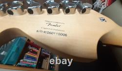 Squier Fender Stratocaster Standard édition spéciale noire et chrome miroir HSS À LIRE