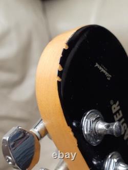 Squier Fender Stratocaster Standard édition spéciale noire et chrome miroir HSS À LIRE