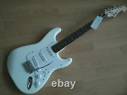 Squier Fendeur Stratocaster Arw Artic White, Chitarra Elettrica Nuova