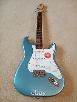 Squier Fsr Bullet Stratocaster Lrl Lake Placid Blue Limited Edition Guitare