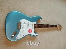 Squier Fsr Bullet Stratocaster Lrl Lake Placid Blue Limited Edition Guitare