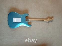 Squier Fsr Bullet Stratocaster Lrl Lake Placid Blue Limited Edition Guitare