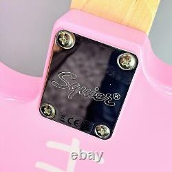 Squier par Fender Édition Limitée Hello Kitty Stratocaster Rose Tout Neuf