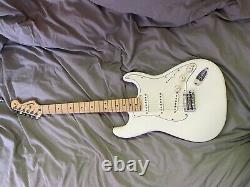 Stratocaster De Fender Blanc Polaire, Col D'érable/planche À Fretboard (condition Grande)